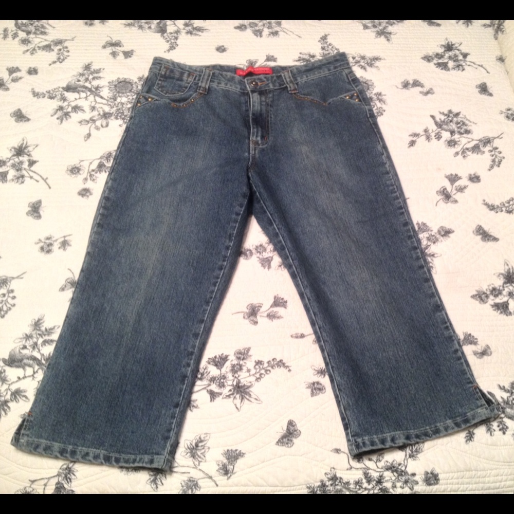 Denim Capris by Cosmopolitan in great condition